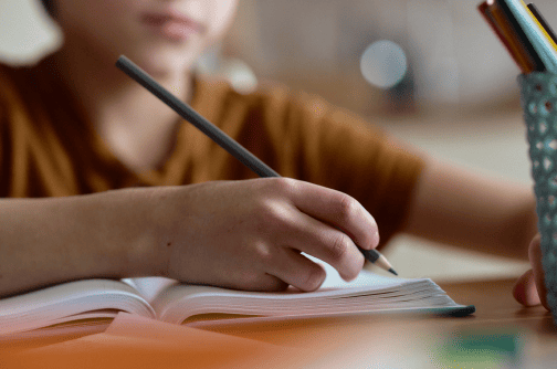 주변 인프라와 생활 환경을 보여주는 주거 이미지 구성